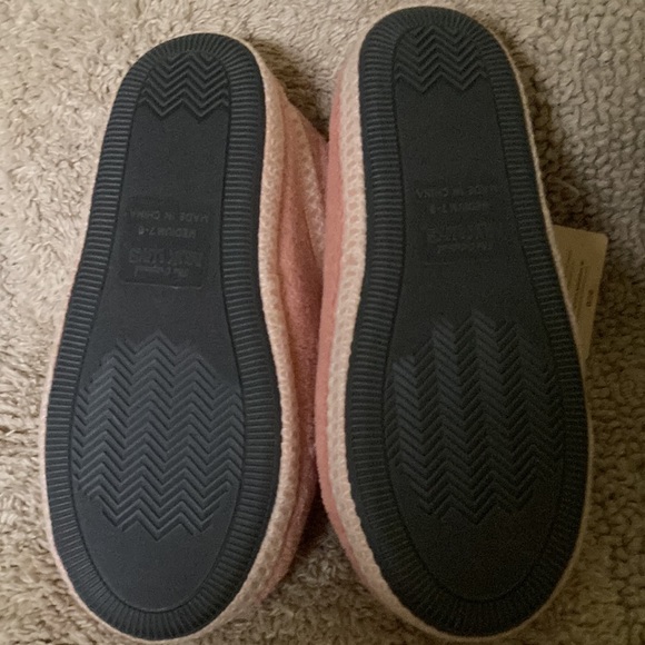 Brand New with tags MUK LUkS slippers - Picture 2 of 3